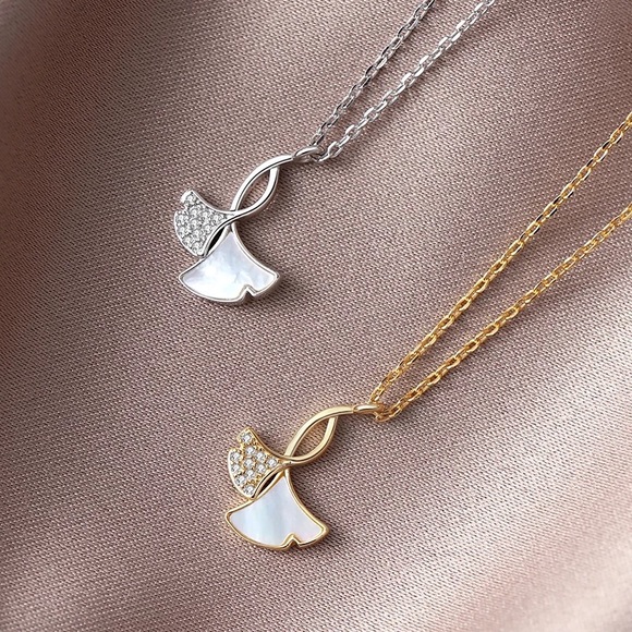 925 Sterling silver Ginkgo Leaf Shell MOP Fan-Shaped Necklace - Picture 2 of 3